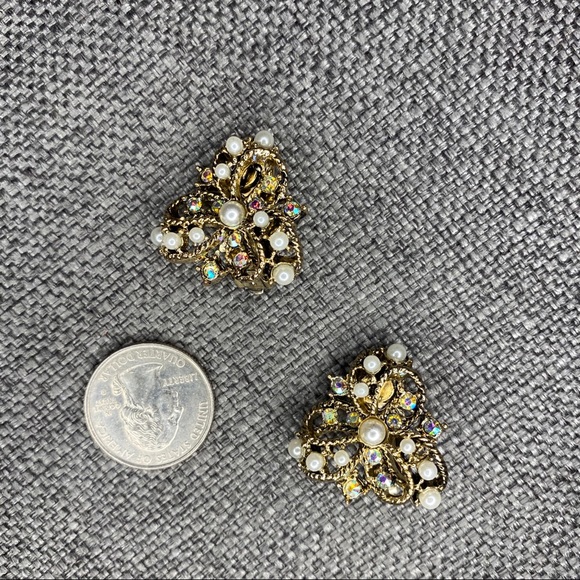 AB Crystal & Faux Pearl Triangular Clip On Earring - Picture 5 of 6